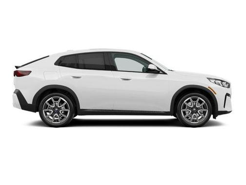 Alpine White 2026 BMW X2 xDrive28i