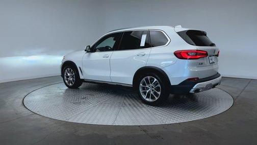 Mineral White Metallic 2019 BMW X5 xDrive40i