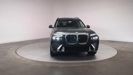 Gray Metallic 2026 BMW X7 xDrive40i