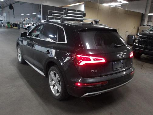 Mythos Black Metallic 2019 Audi Q5 2.0T Premium