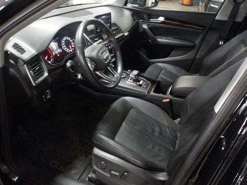 Mythos Black Metallic 2019 Audi Q5 2.0T Premium