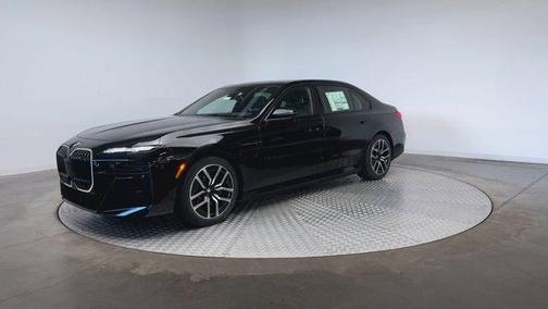 2025 BMW 750e xDrive
