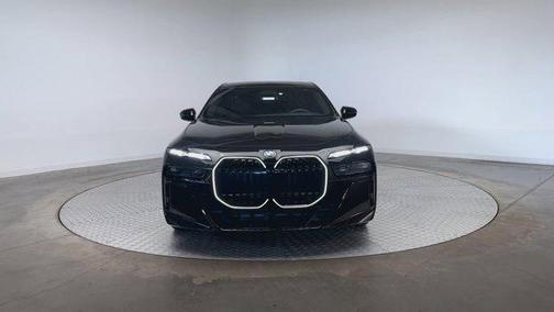 2025 BMW 750e xDrive