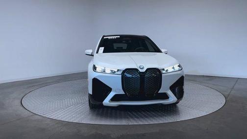Mineral White Metallic 2024 BMW iX xDrive50