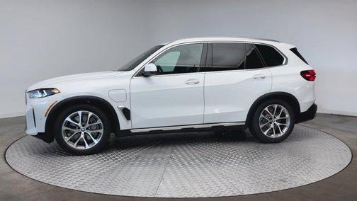 Alpine White 2026 BMW X5 PHEV xDrive50e