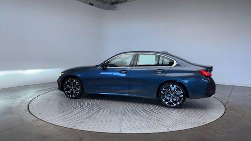 2025 BMW 330 i xDrive