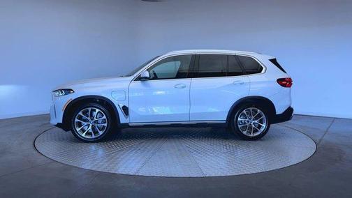 Mineral White Metallic 2025 BMW X5 PHEV xDrive50e