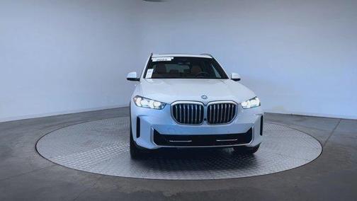 Mineral White Metallic 2025 BMW X5 PHEV xDrive50e