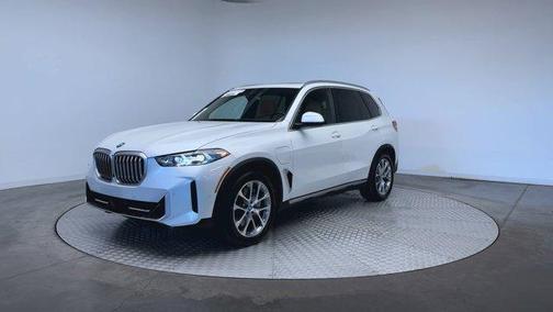 Mineral White Metallic 2025 BMW X5 PHEV xDrive50e