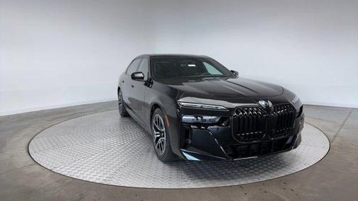 2025 BMW 750e xDrive