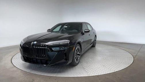 2025 BMW 750e xDrive