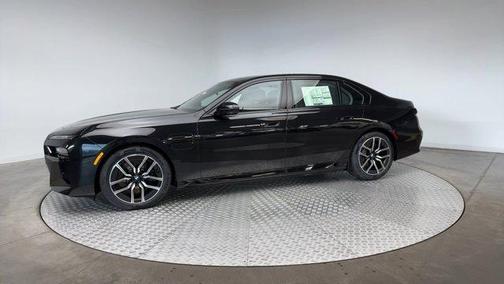2025 BMW 750e xDrive