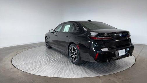 2025 BMW 750e xDrive