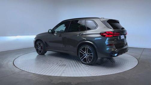 Manhattan Green Metallic 2026 BMW X5 xDrive40i