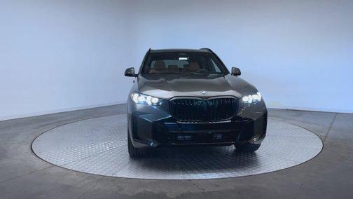 Manhattan Green Metallic 2026 BMW X5 xDrive40i