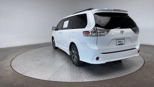 2020 Toyota Sienna SE Premium