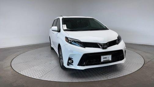 2020 Toyota Sienna SE Premium