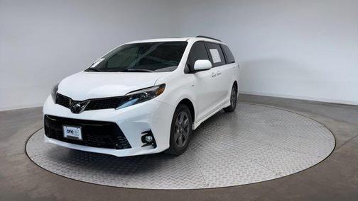 2020 Toyota Sienna SE Premium