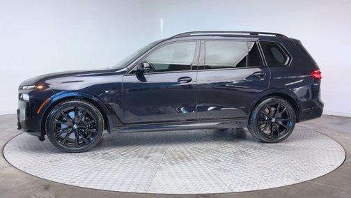 2025 BMW X7 M60i