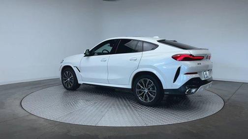 Mineral White Metallic 2027 BMW X6 xDrive40i