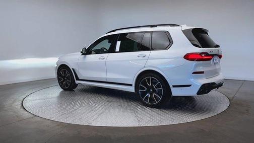 Alpine White 2022 BMW X7 xDrive40i