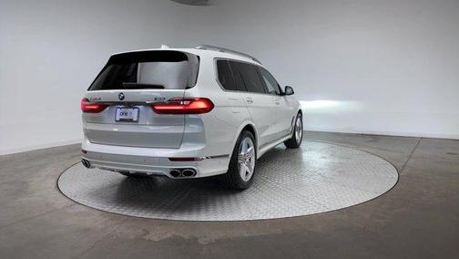 2022 BMW X7 M50i