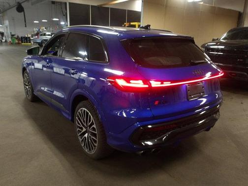 Ultra Blue Metallic 2025 Audi SQ5 3.0T quattro Premium