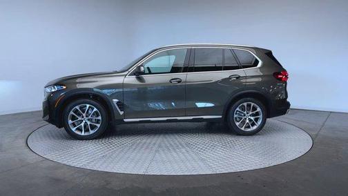 Manhattan Green Metallic 2026 BMW X5 xDrive40i