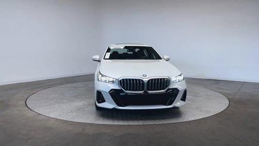 2025 BMW 530 i xDrive