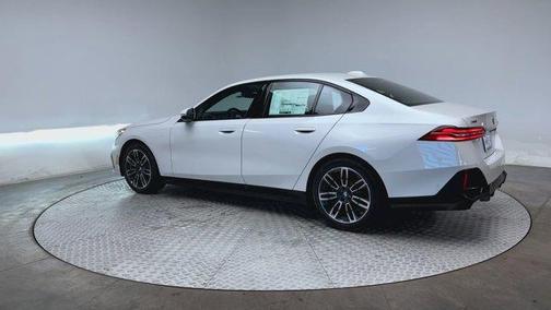 2025 BMW 530 i xDrive