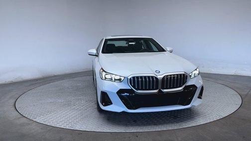 2025 BMW 530 i xDrive