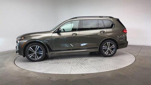 2025 BMW X7 M60i