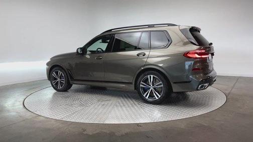 2025 BMW X7 M60i