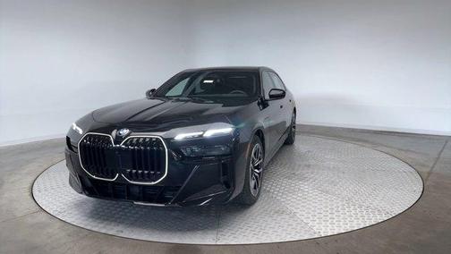 2025 BMW 750e xDrive