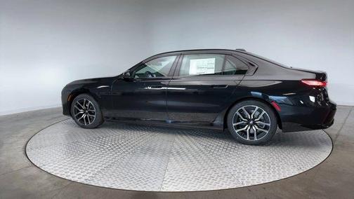 2025 BMW 750e xDrive