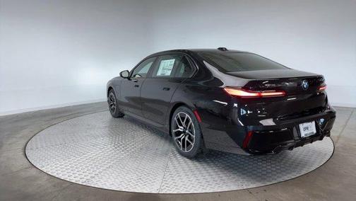 2025 BMW 750e xDrive