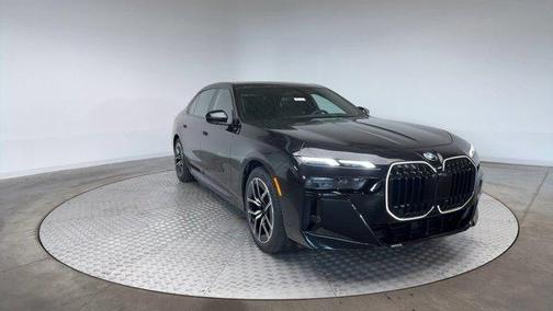 2025 BMW 750e xDrive