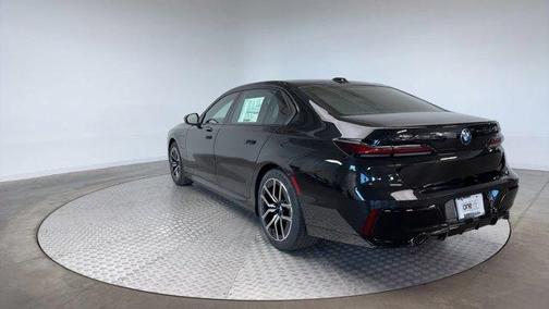 2025 BMW 750e xDrive