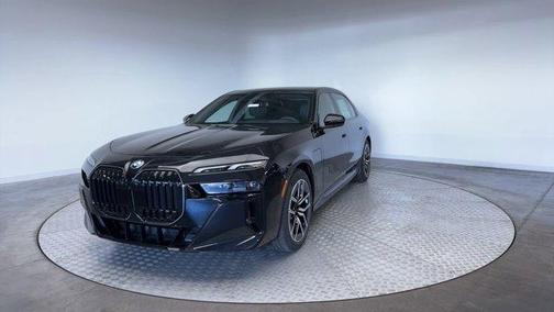 2025 BMW 750e xDrive