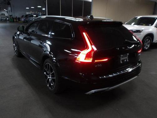 2018 Volvo V90 Cross Country T6