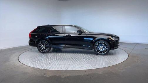 2018 Volvo V90 Cross Country T6