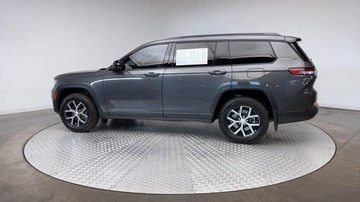 Metallic 2022 Jeep Grand Cherokee L Laredo