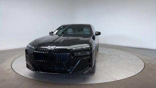2024 BMW 750e xDrive