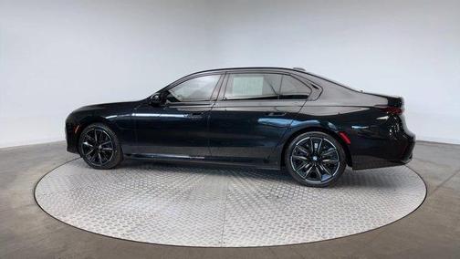 2024 BMW 750e xDrive
