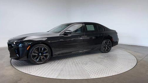 2024 BMW 750e xDrive