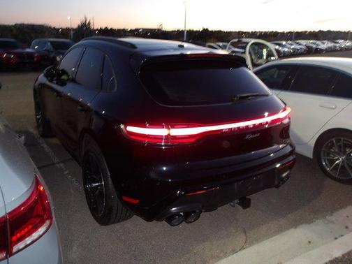 2022 Porsche Macan Base