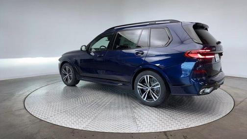 Tanzanite Blue II Metallic 2026 BMW X7 xDrive40i