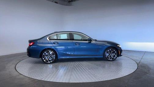 2025 BMW 330 i xDrive