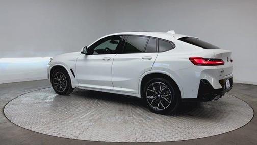 2025 BMW X4 xDrive30i
