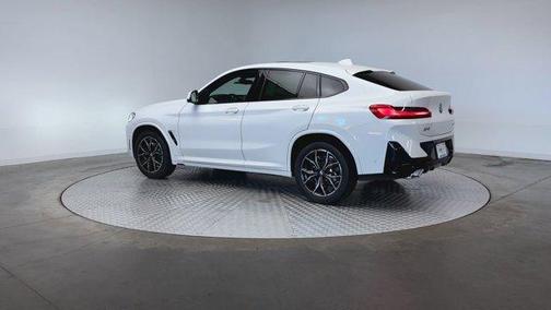 2025 BMW X4 xDrive30i
